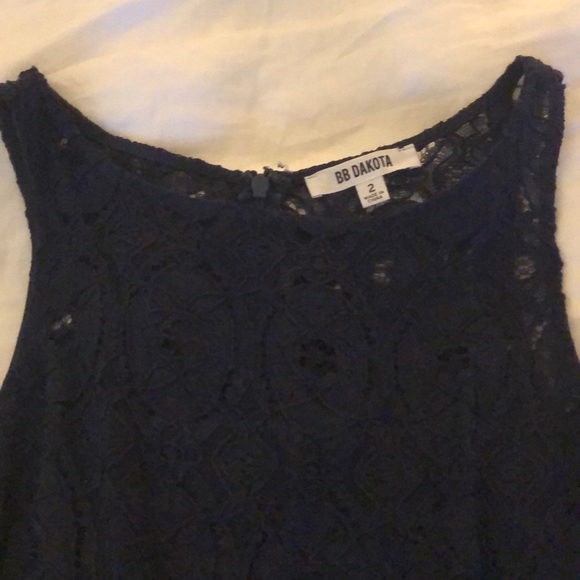 Blue lace float sleeve-less dress - Picture 4 of 5